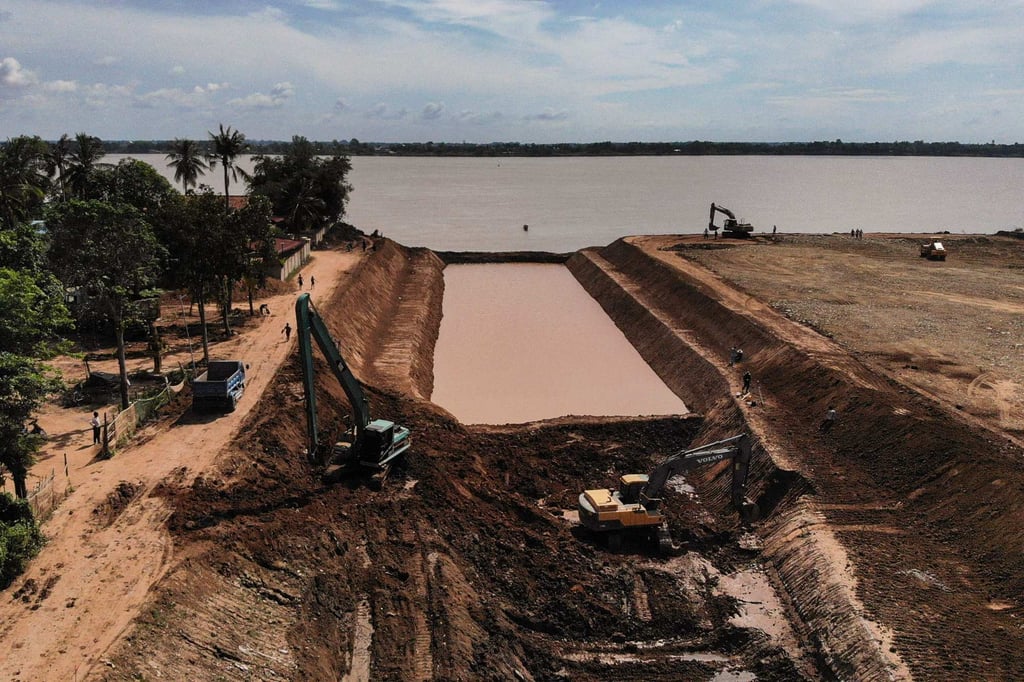 Workers use excavators to dig the Funan Techo Canal along the Prek Takeo channel that runs into the Mekong River in Cambodia. Photo: AFP Workers use excavators to dig the Funan Techo Canal along the Prek Takeo channel that runs into the Mekong River in Cambodia. Photo: AFP